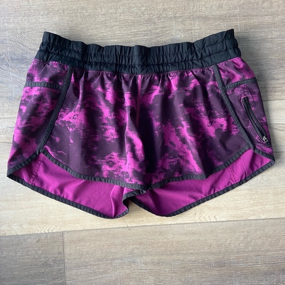 Lululemon Tracker Short III *4-way Stretch
Breezie Regal Plum Black / Black sz 8 - Picture 10 of 11